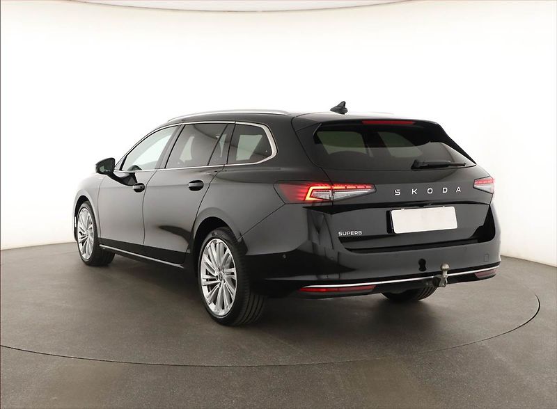 Škoda Superb (2025) 2.0 TDI, LAURIN & KLEMENT - fotka 4 z 21