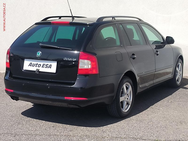 Škoda Octavia (2010) 2.0 TDi, Navi, AC - fotka 4 z 17
