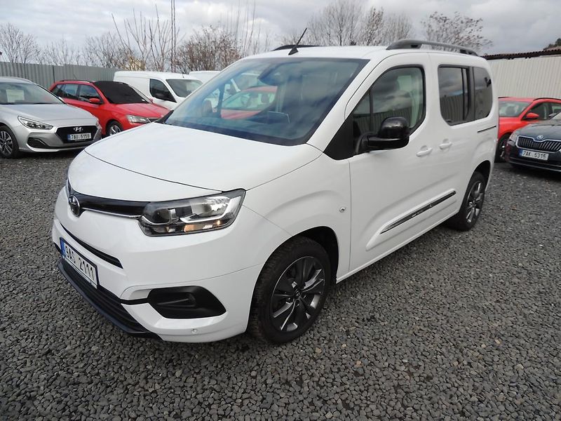 Toyota ProAce City Verso (2023) 1.2T,81kw,Family,7míst,1maj.ČR - fotka 1 z 76