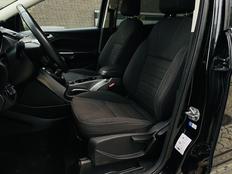 Ford Kuga 2.0TDCi 4x4 MAN TAŽNÉ VÝHŘEV - fotka 26 z 44