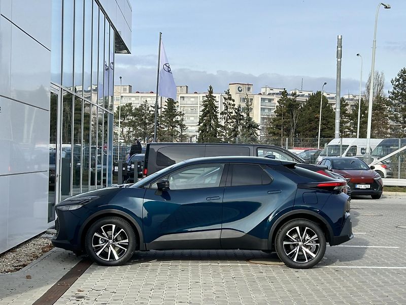 Toyota C-HR STYLE 1,8 HEV AT - fotka 12 z 14