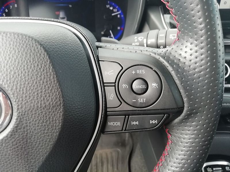 Toyota Corolla GR-Sport TS 2,0 HEV e-CVT - fotka 10 z 21