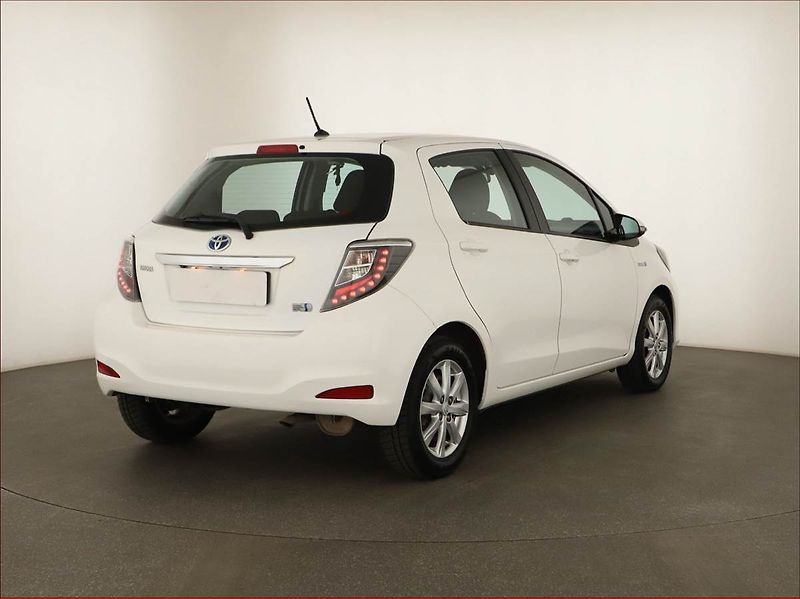 Toyota Yaris (2012) 1.5 Hybrid, Automat, Tempomat - fotka 5 z 14