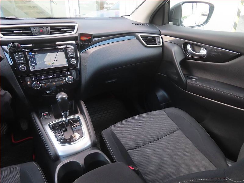 Nissan Qashqai (2015) 1.6 dCi, Automat, Serv.kniha - fotka 8 z 20