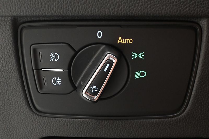 Volkswagen Passat 2,0 TDI 110 kW DSG Business Zá - fotka 26 z 31