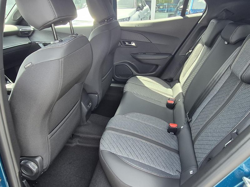 Peugeot 2008 (2026)  ALLURE Hybrid 145 e-DCS6 - fotka 9 z 19