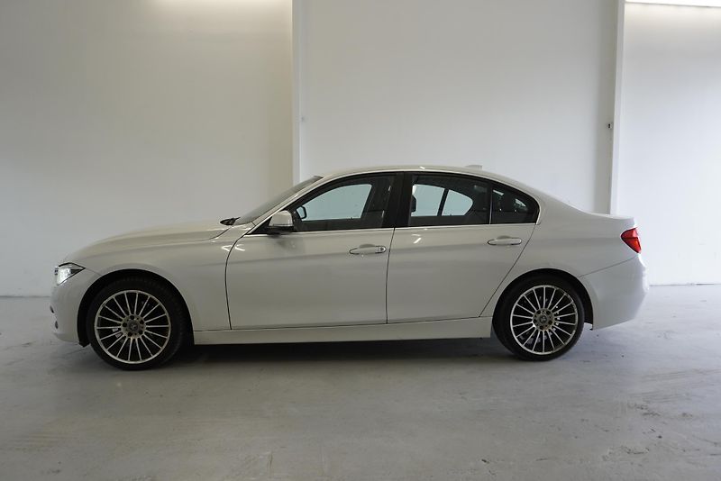 BMW Řada 3 320i 135kW AUTOMAT - fotka 6 z 27