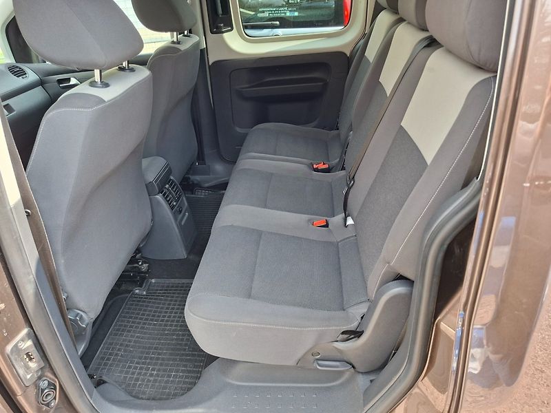 Volkswagen Caddy (2014) MAXI 1.6TDI 75kW -ČR-7.MÍST - fotka 29 z 46