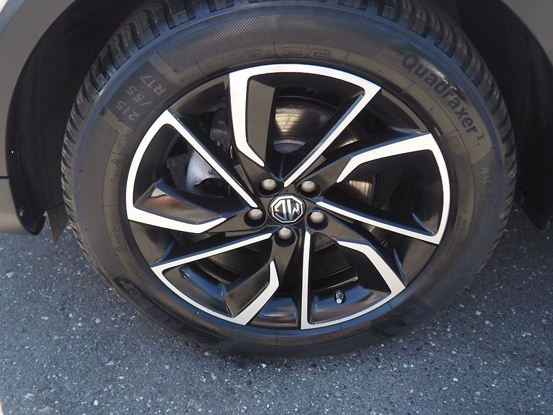 MG ZS (2023) 1.0T 82kW Elegance 1.Maj, Pano - fotka 8 z 37