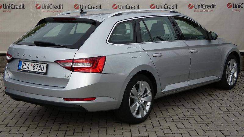 Škoda Superb 1.4 TSI iV Ambition DSG - fotka 3 z 26