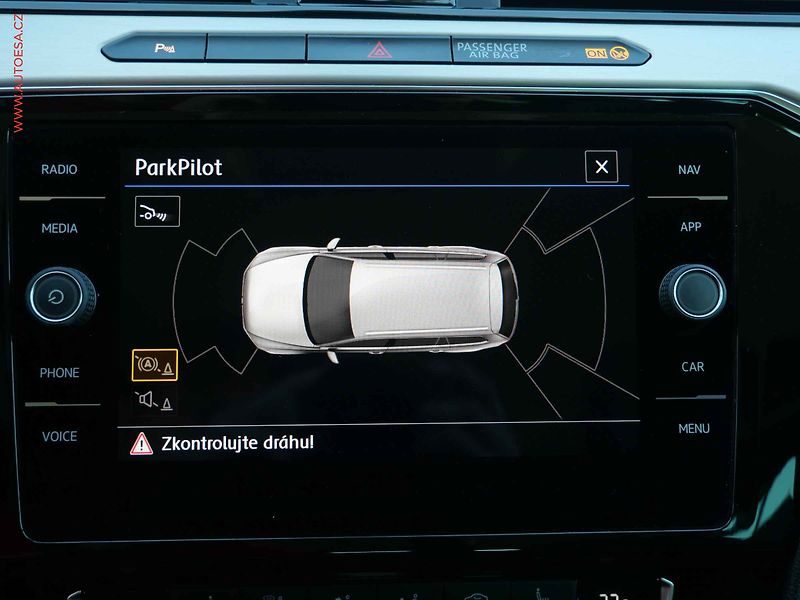 Volkswagen Passat (2019) 2.0TDi, Navi, LED, autoAC - fotka 20 z 22