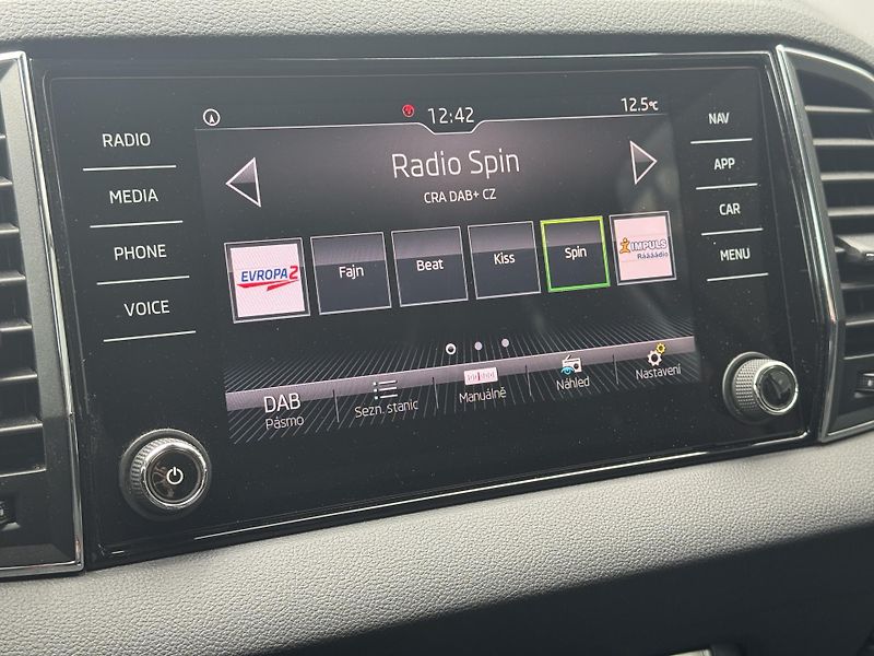 Škoda Karoq (2019) 1.5TSi DSG Style Virtual RZV - fotka 39 z 52