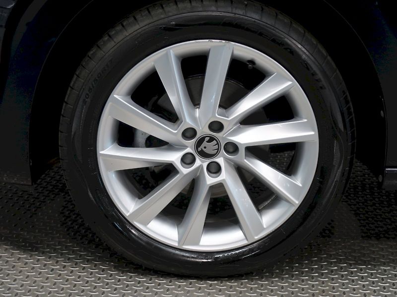 Škoda Scala (2025) TOP SELECTION 1.5TSI 110KW LED - fotka 12 z 35