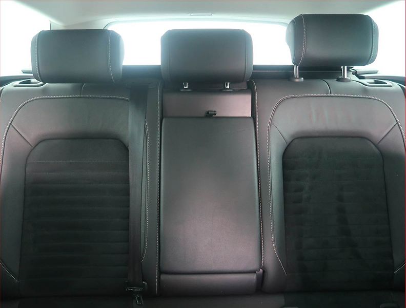 Volkswagen Passat (2020) Business 2.0 TDI - fotka 10 z 16