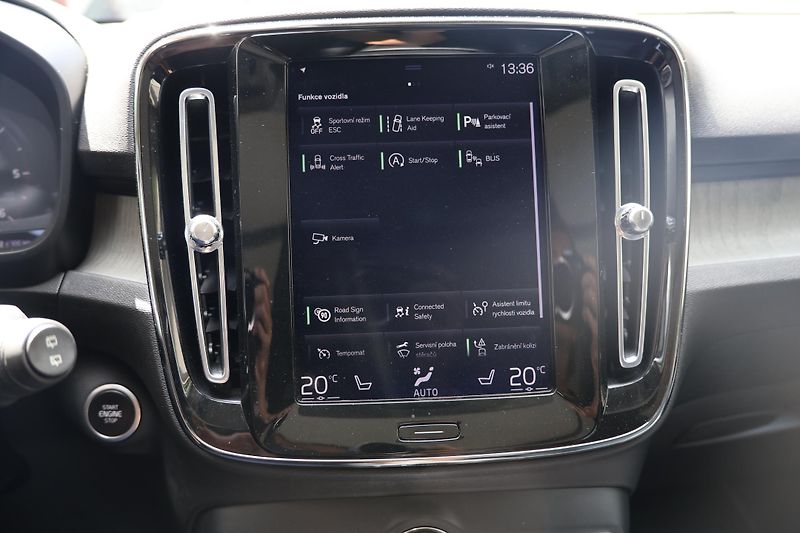 Volvo XC40 (2020) D3 AWD Inscription - fotka 15 z 24