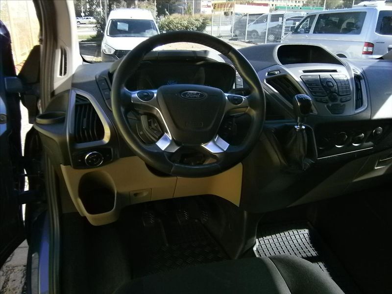 Ford Tourneo Custom 2,2 TDCi  TITANIUM - fotka 15 z 23