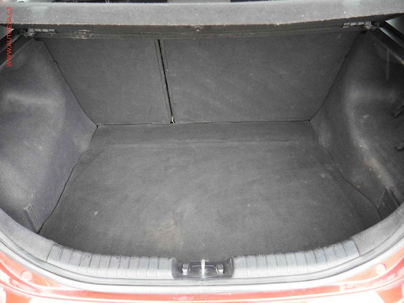Kia Ceed (2009) 1.4i, 2.maj,ČR, tažné - fotka 8 z 17