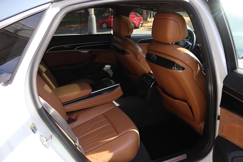 Audi A8 - fotka 52 z 68