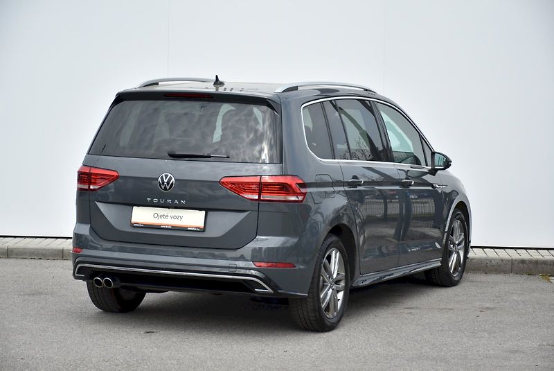 Volkswagen Touran (2021) R-Line 2,0 TDI 110kW 7DSG - fotka 9 z 35