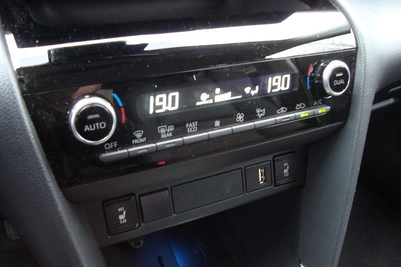 Toyota Yaris Cross (2024) 1.5 Hybrid,ČR,1.Maj.Exetucive - fotka 54 z 83