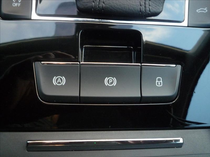 Škoda Superb 2,0 TDi 110kW,DSG,Nav,ACC,Výhř - fotka 11 z 38
