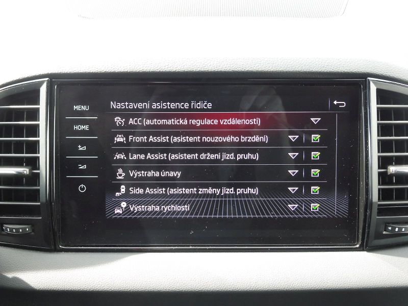 Škoda Karoq (2024) SportLine 2,0 TDI 110kW DSG 4x - fotka 16 z 29