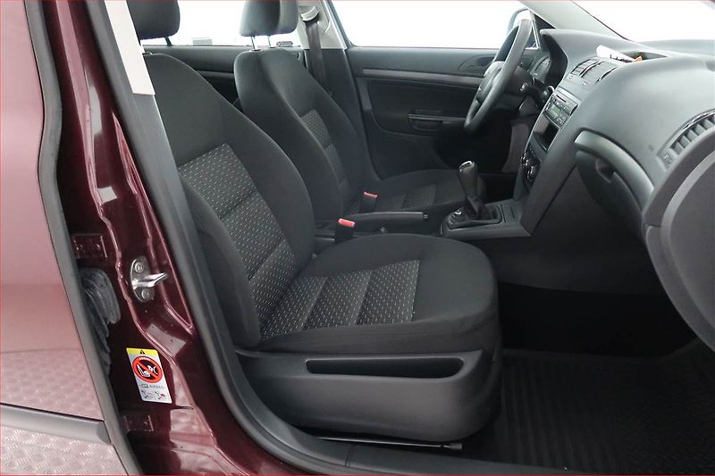 Škoda Octavia (2012) Ambition 1.6, ČR,1.maj - fotka 9 z 15