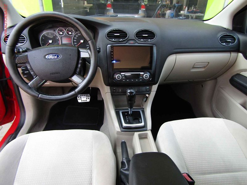 Ford Focus (2007) 1.6i, AC, výhřev sed - fotka 8 z 20