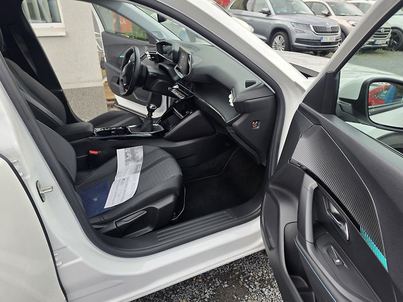 Peugeot 2008 1.2 T 96KW 54tkm  - fotka 16 z 25