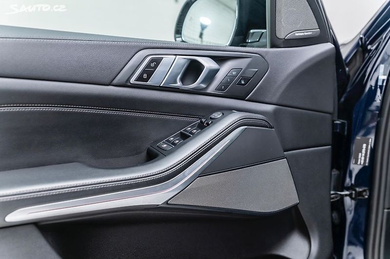 BMW X5 xDrive40d*vzduch*pano*záruka - fotka 22 z 44