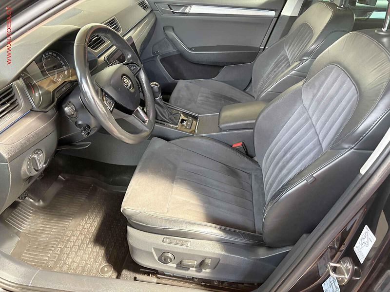 Škoda Superb (2018) 2.0 TDi, Style - fotka 9 z 18