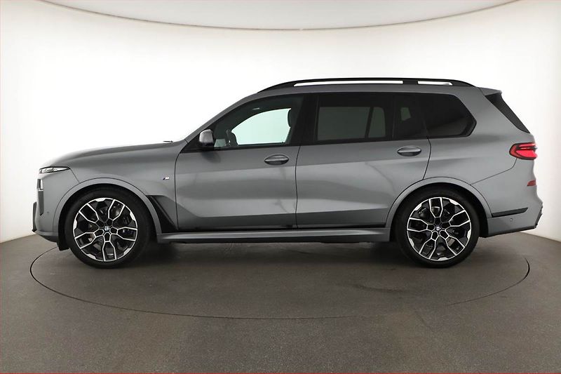 BMW X7 (2025) xDrive40d - fotka 3 z 31