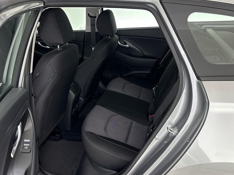 Hyundai i30 Smart DCT - fotka 8 z 26