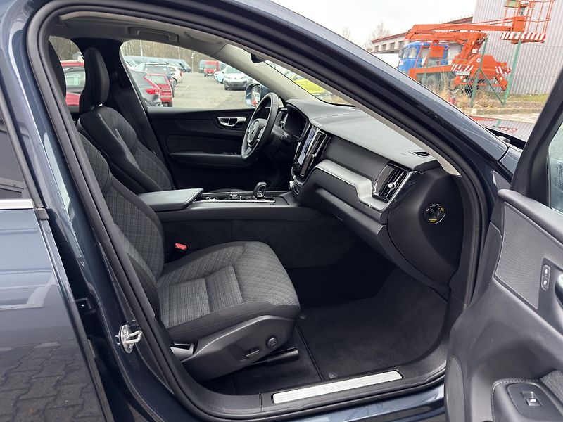 Volvo XC60 T6 AWD RECHARGE // 1.maj. //ČR - fotka 16 z 38
