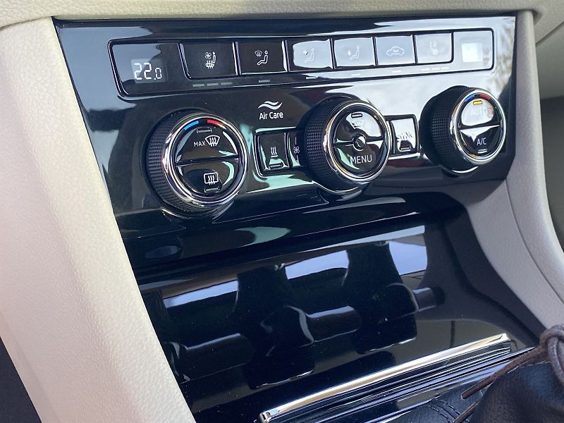 Škoda Superb (2018) Combi III 2.0 TDI 4x4 L&K - fotka 12 z 49