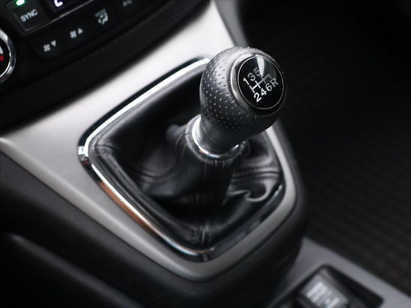 Honda CR-V 1,6 D 88kW Comfort CZ Navi - fotka 28 z 38