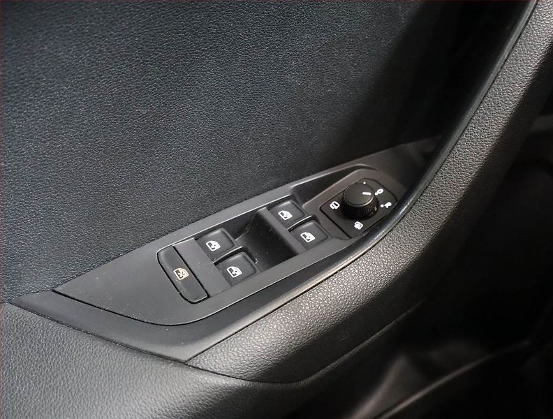 Škoda Karoq (2024) Ambition 1.5 TSI - fotka 16 z 19