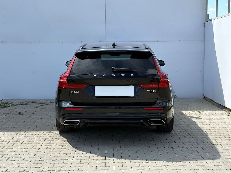 Volvo V60 R-Design T6 TWIN ENGINE AWD 25 - fotka 4 z 27