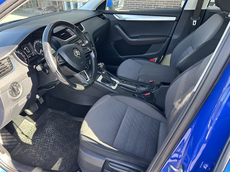 Škoda Octavia 2.0 TDI DSG Ambition - fotka 25 z 31