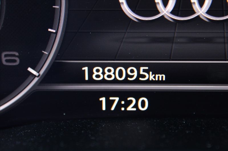 Audi A4 2,0 TDI  AUTOMAT,4x4,VIRTUAL - fotka 9 z 49