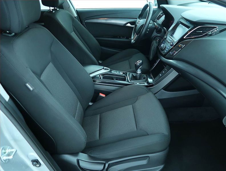 Hyundai i40 (2019) 1.6 CRDi, Serv.kniha, Navi - fotka 9 z 18