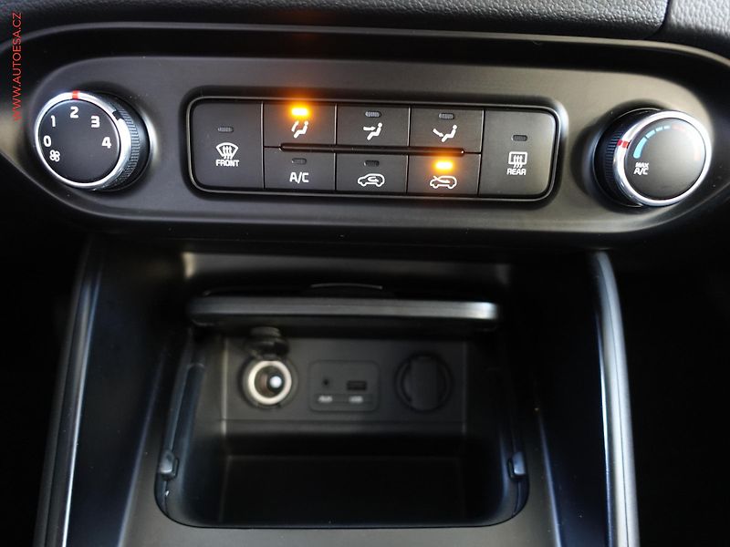 Kia Carens (2014) 1.6GDi, 1.maj,ČR, AC, tempo - fotka 20 z 23