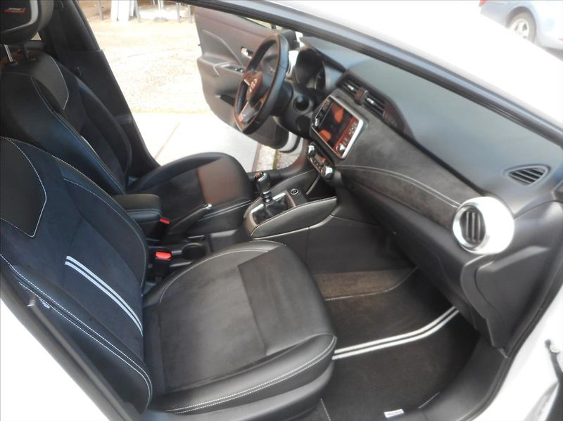 Nissan Micra 1,0 N - Sport BOSE - fotka 22 z 31