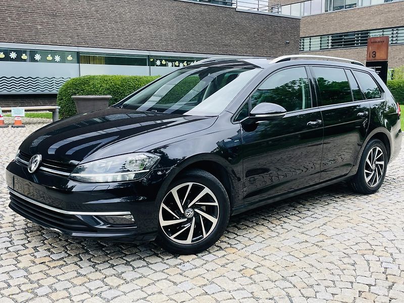 Volkswagen Golf 1.0TSI MANUÁL VÝHŘEV TAŽNÉ  - fotka 2 z 38