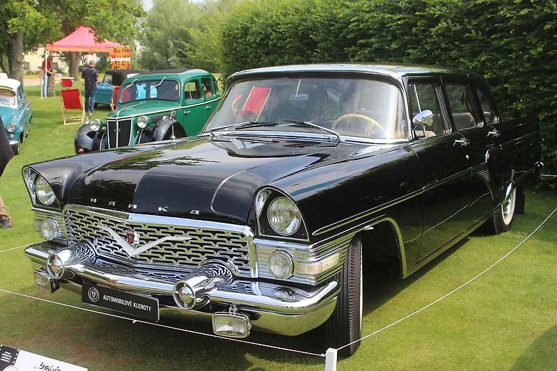 Výstava Automobilové klenoty se konala na golfovém hřišti v Praze Hostivaři