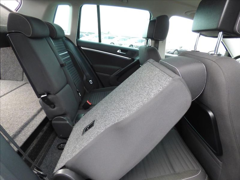 Volkswagen Tiguan 1,4 TSI 90KW SPORT - fotka 32 z 50
