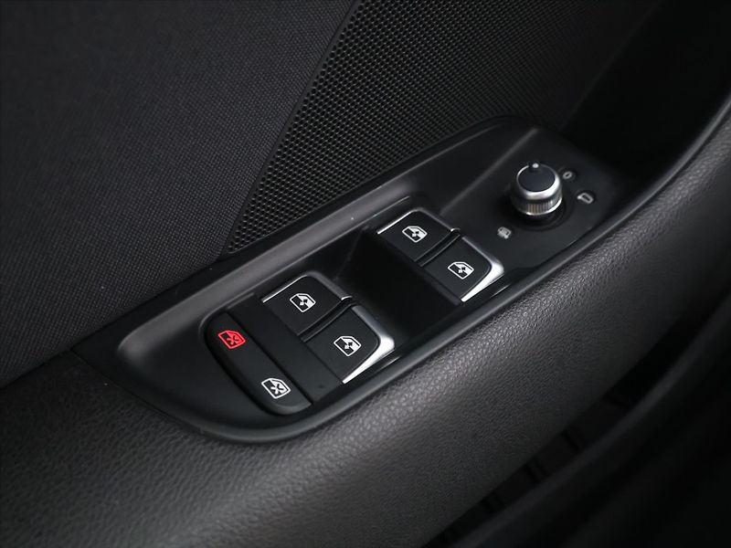 Audi A3 1,6 TDI 81kW Automat CZ - fotka 15 z 28