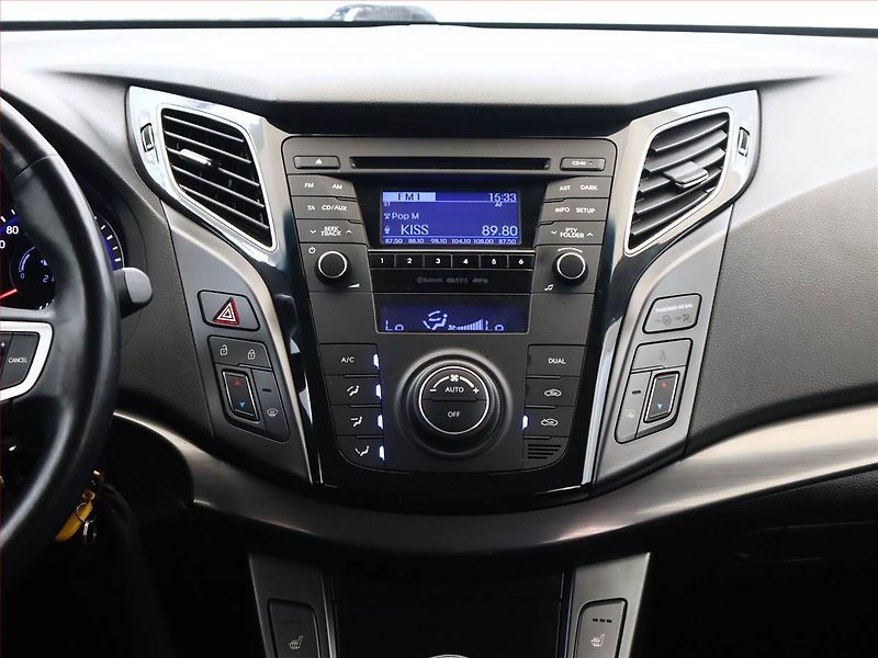 Hyundai i40 (2015) 1.7 CRDi, Xenony, Tempomat - fotka 10 z 16