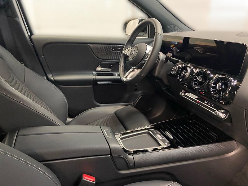 Mercedes-Benz GLA 180 LED Kamera Vyhř.Volant - fotka 10 z 13