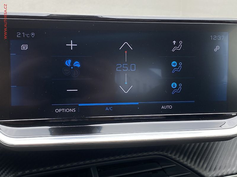 Peugeot 2008 (2020) 1.2PT, Allure, LED, navi - fotka 15 z 17